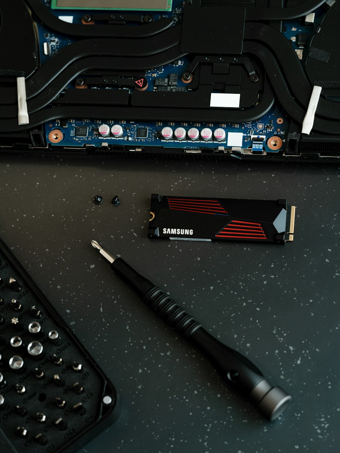 a-keyboard-and-a-mouse-on-a-table-0dr66zydrxi